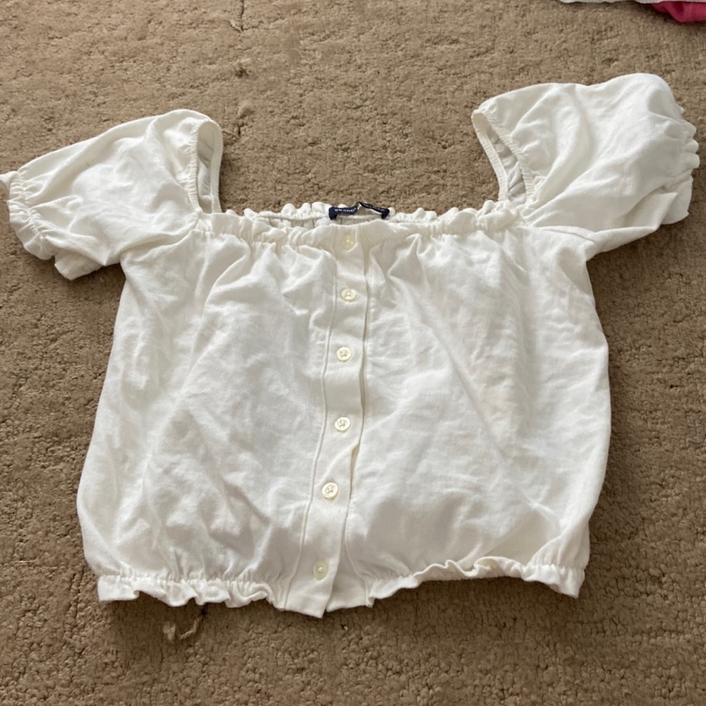 Puffy sleeve top.